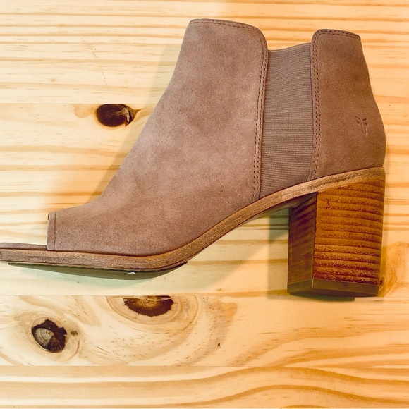 NWOB Frye Danica Dusty Rose Suede Chelsea Peep Toe Ankle Bootie Size: 8 - Picture 9 of 9